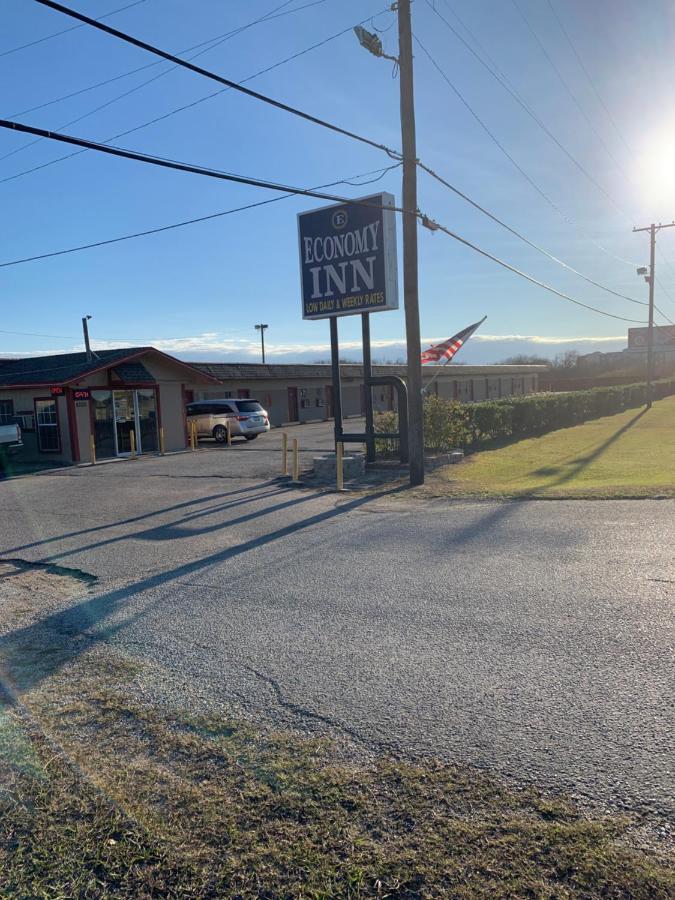 Economy Inn — photo 1