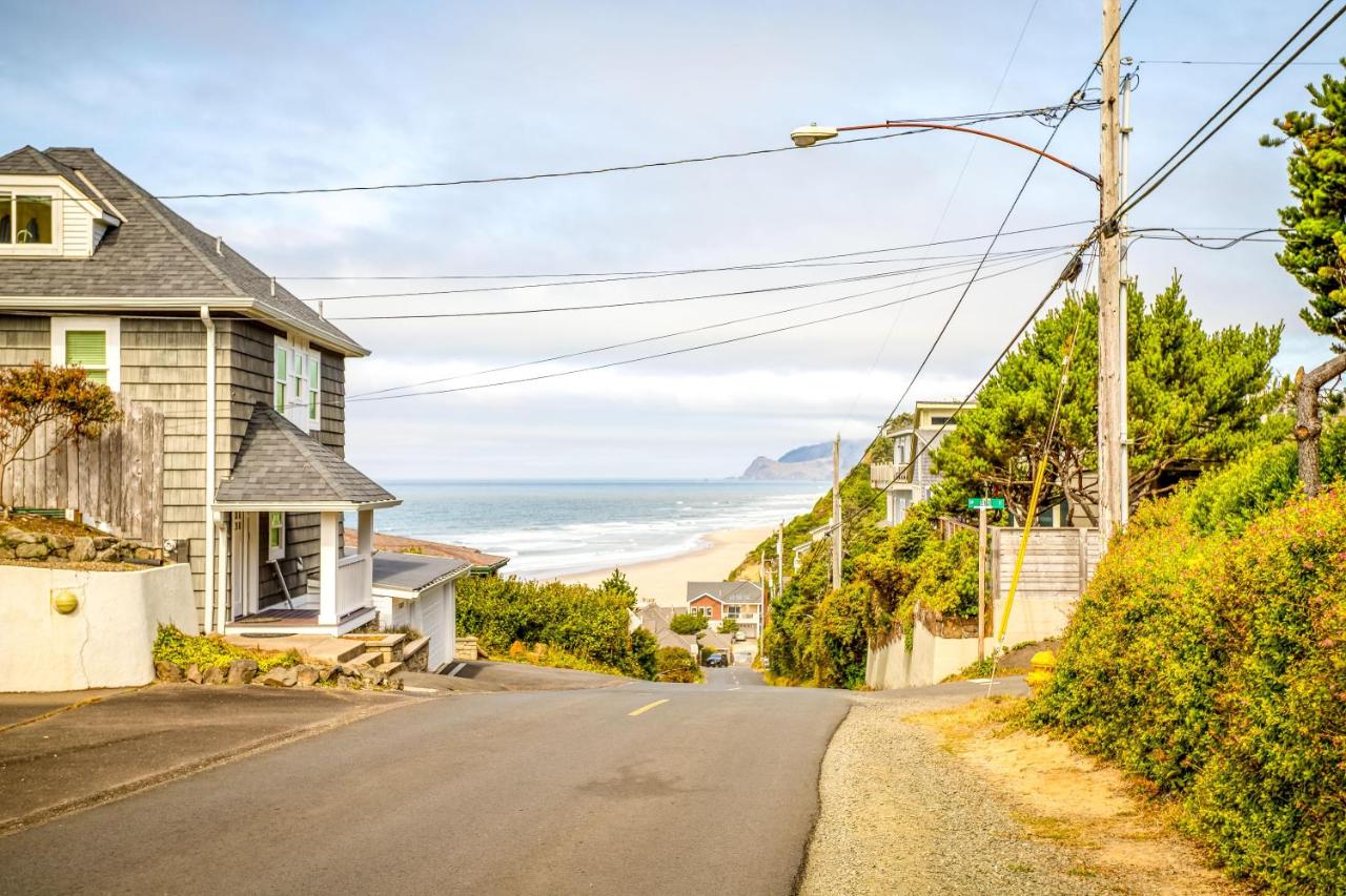 Lincoln City SeaScape Short Term Vacation Rental — photo 1