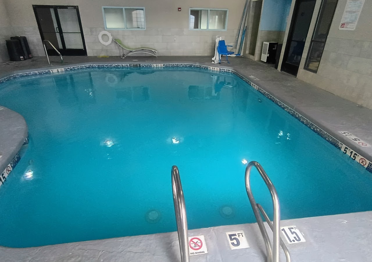 CASH REWARDS INN & SUITES — photo 3