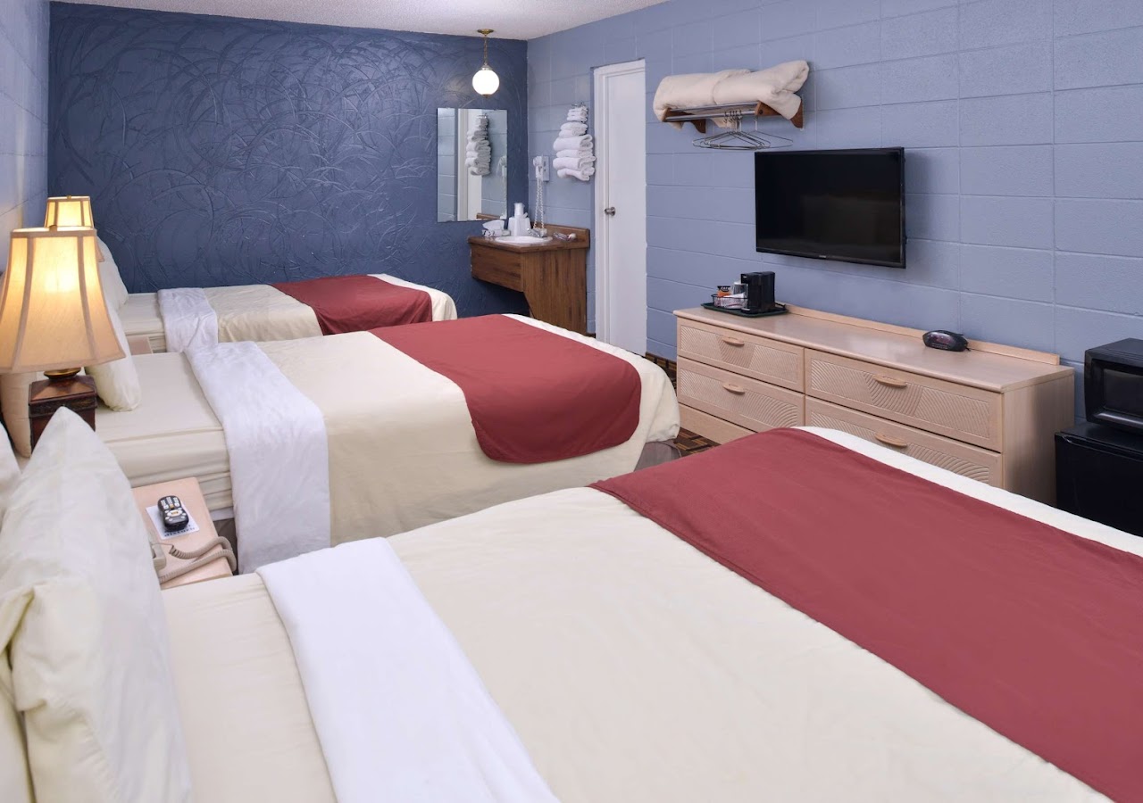 BRANSON ROYAL INN & SUITES — photo 2