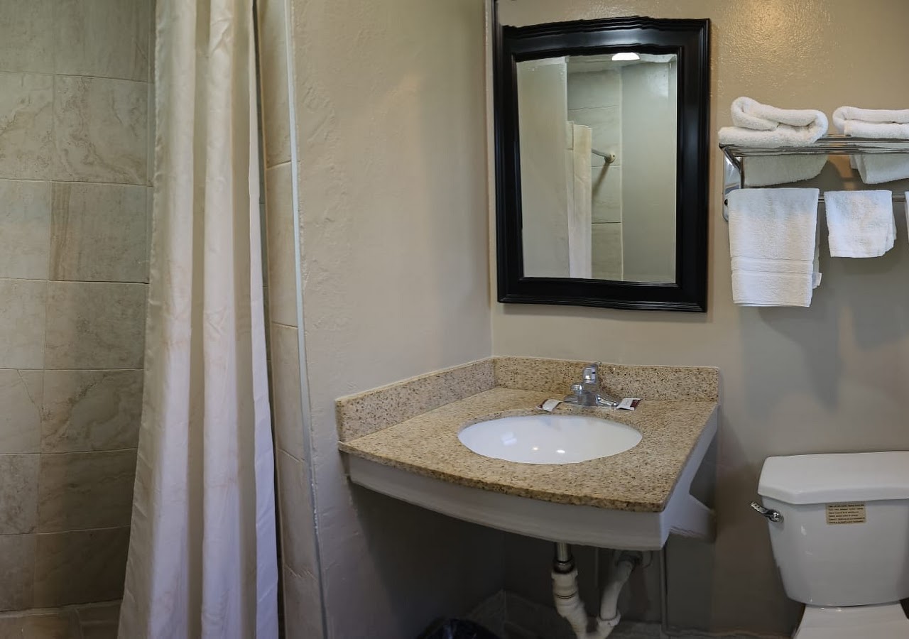 Deluxe Inn Elkton — photo 3