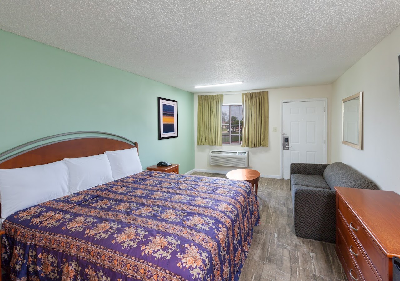Garland Inn & Suites — photo 2