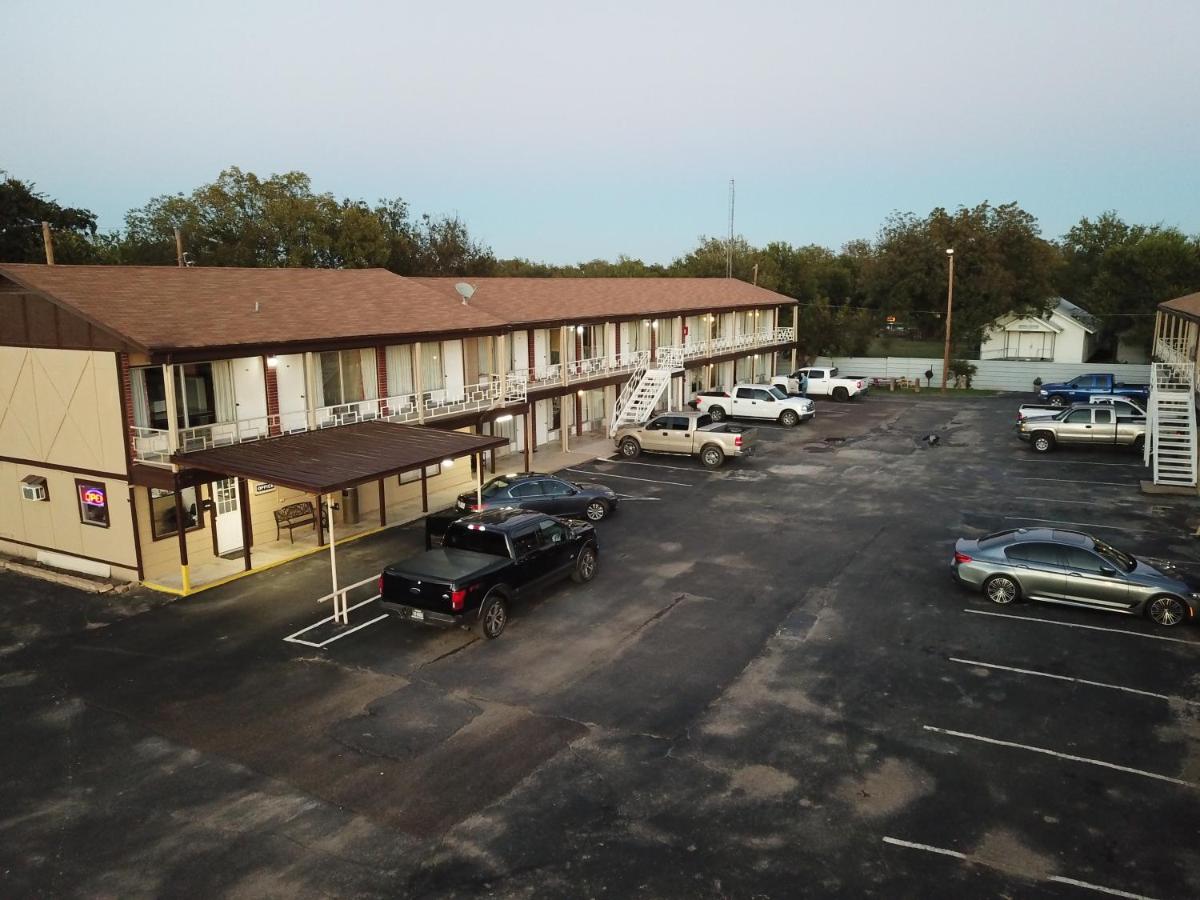 Executive Inn — photo 1