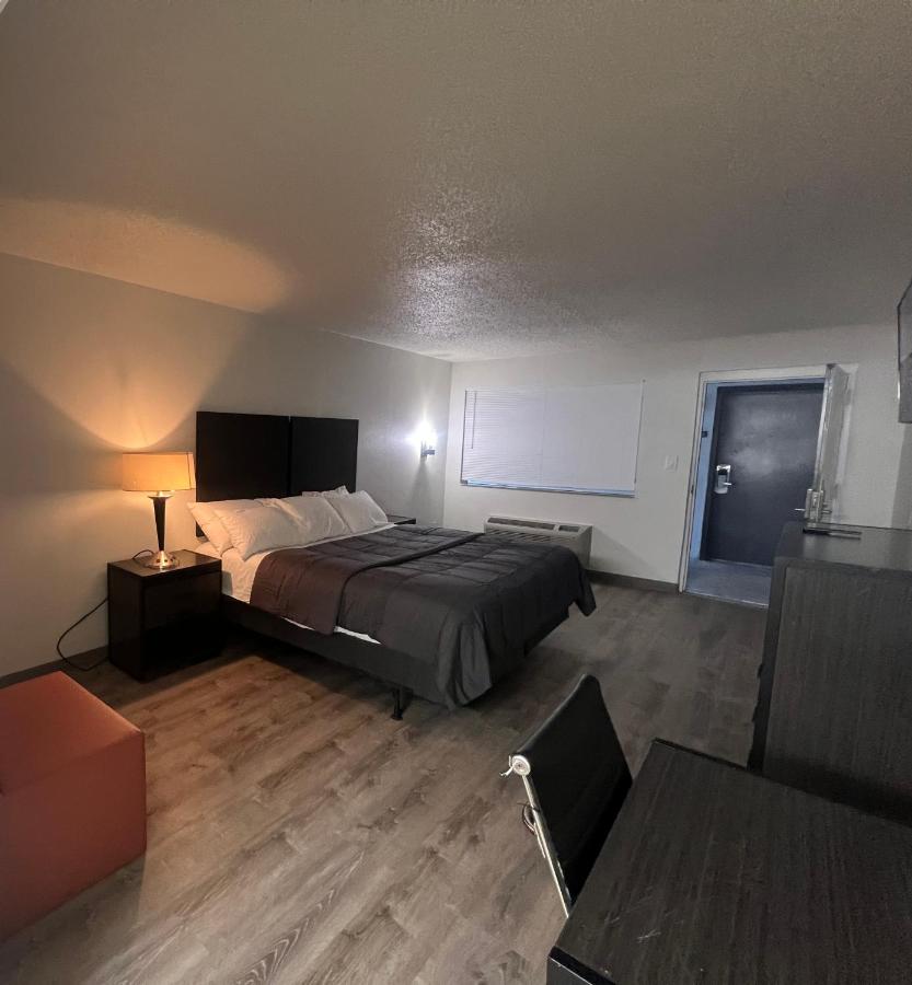 Skylite Inn — photo 1