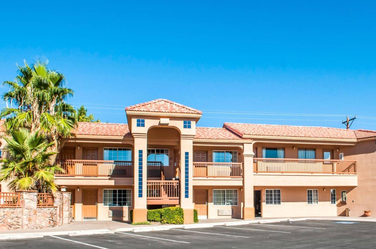 Plaza Suites — photo 1