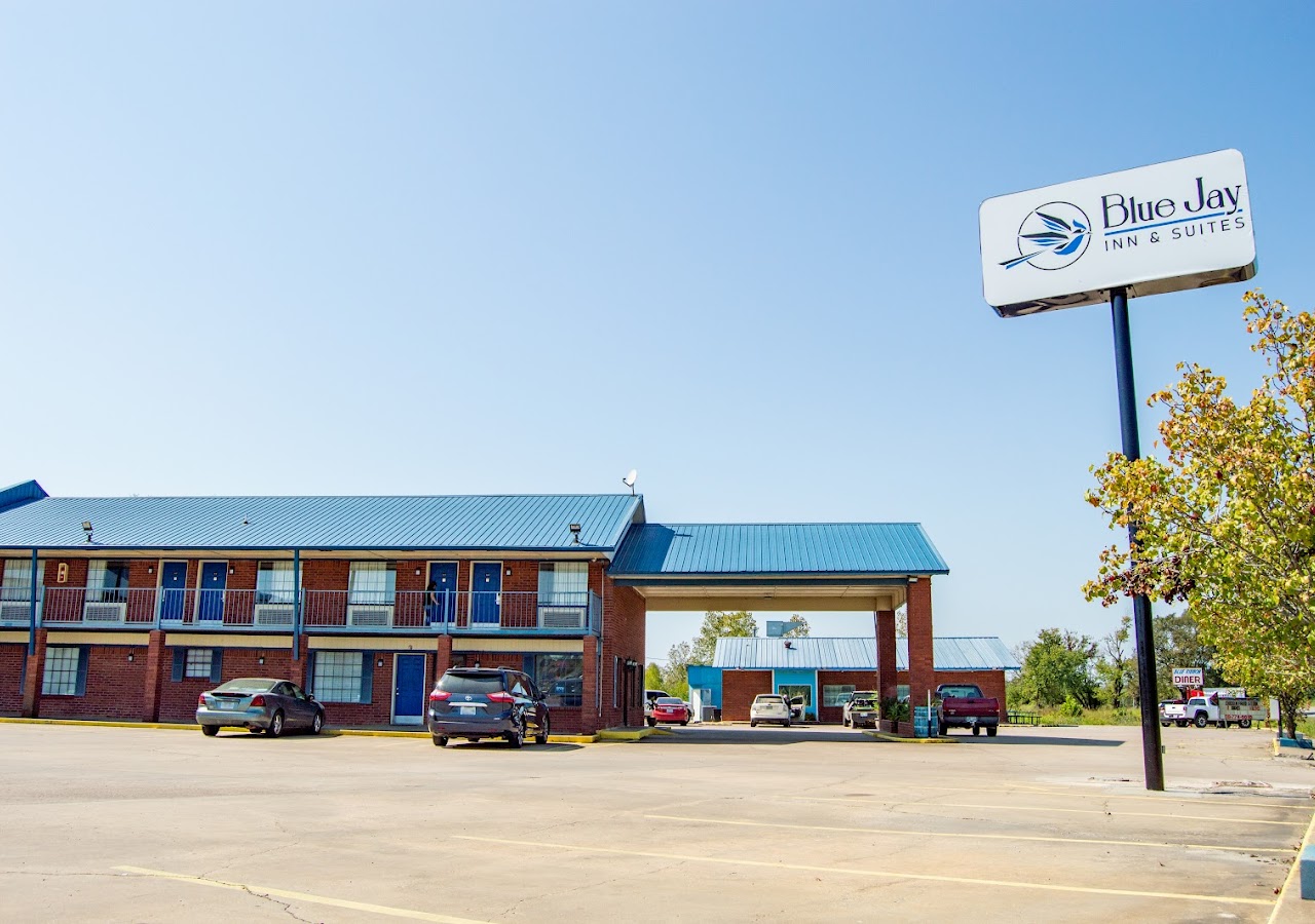 Blue Jay Inn and Suites — photo 1