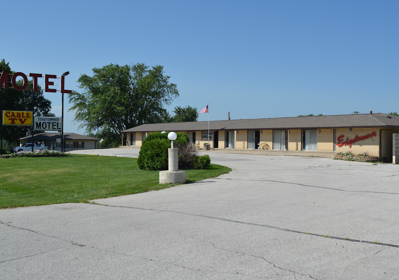 Edgetowner Motel — photo 2