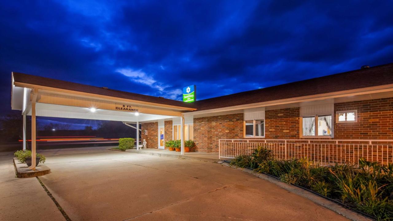 SureStay by Best Western Cameron — photo 1