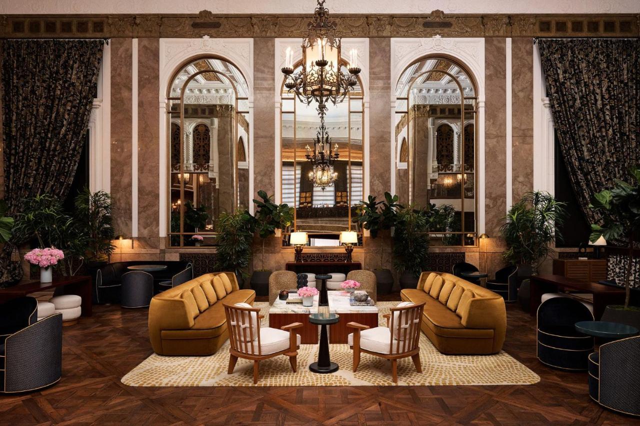 Drake Hotel — photo 1
