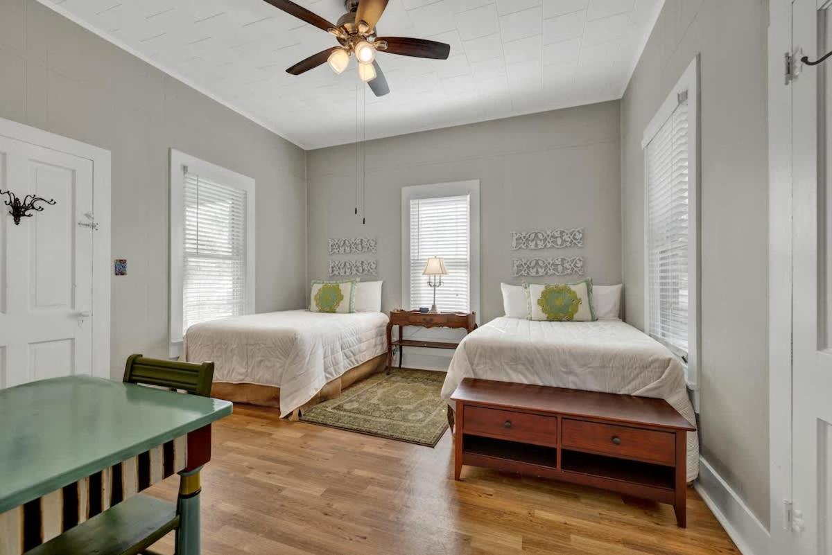 Austin Haus — photo 1