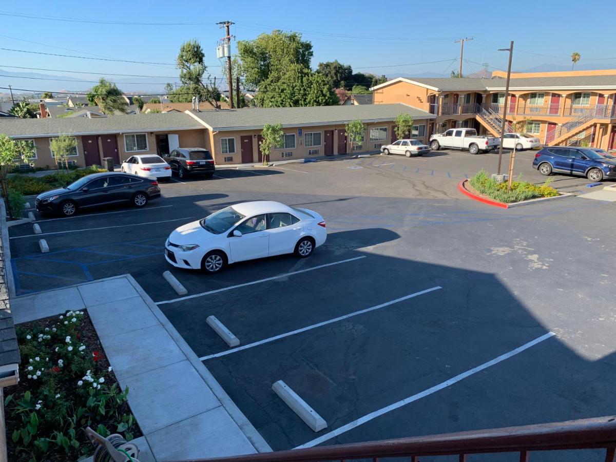 Desert Inn Motel — photo 1