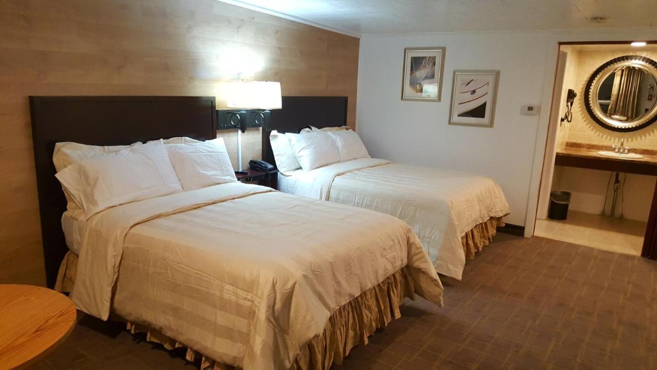 Stucco Lodge — photo 1