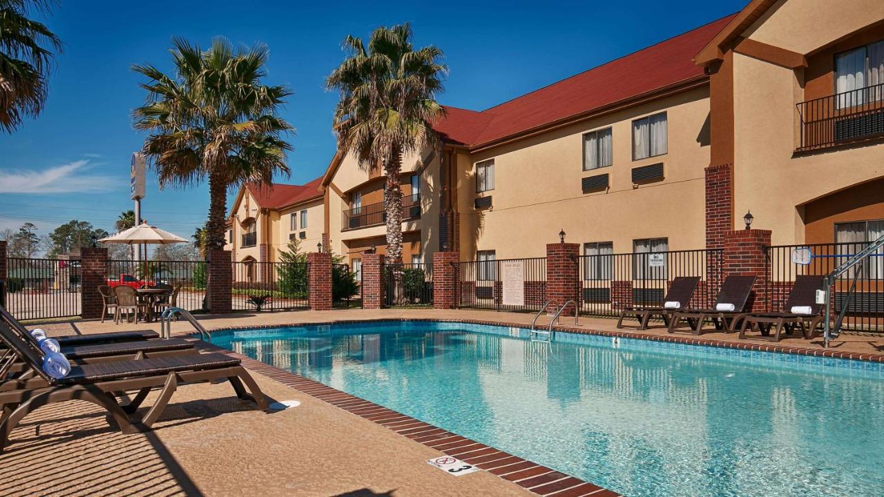 Belmont Bayou Inn & Suites — photo 1