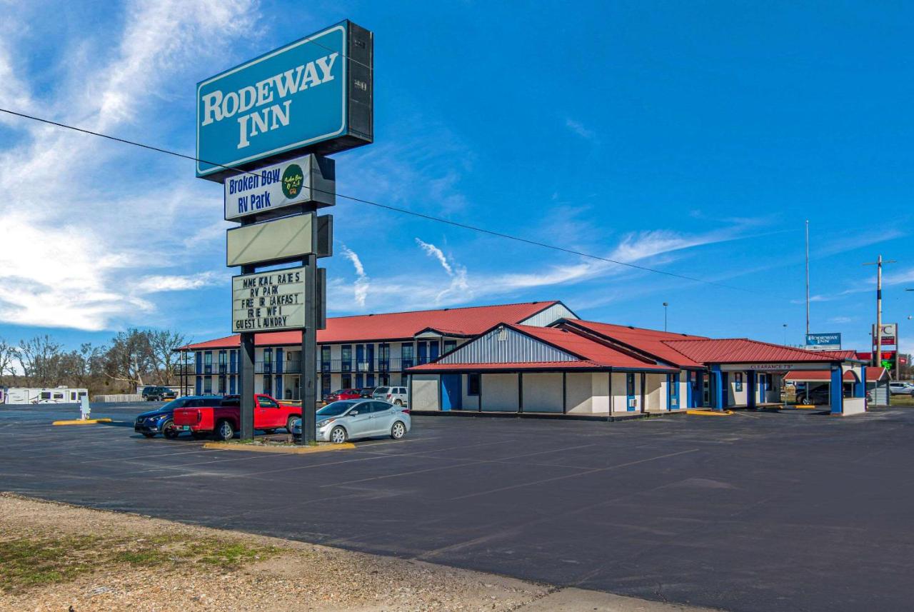 Rodeway Inn Broken Bow-Hochatown — photo 1