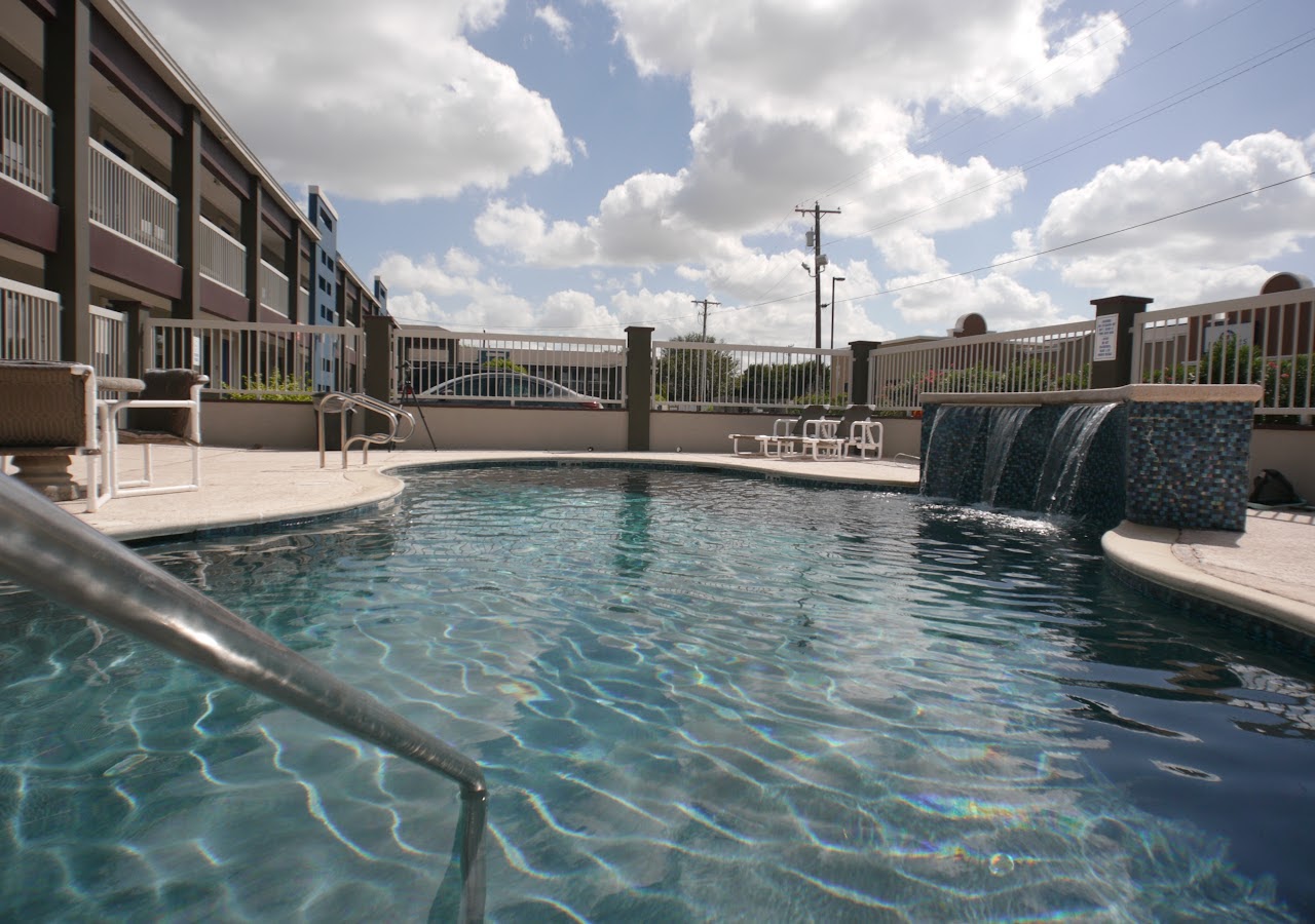 TEXAS INN AIRPORT — photo 3