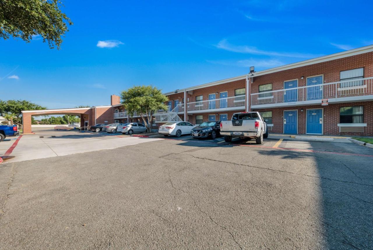 Harvester Motel — photo 1