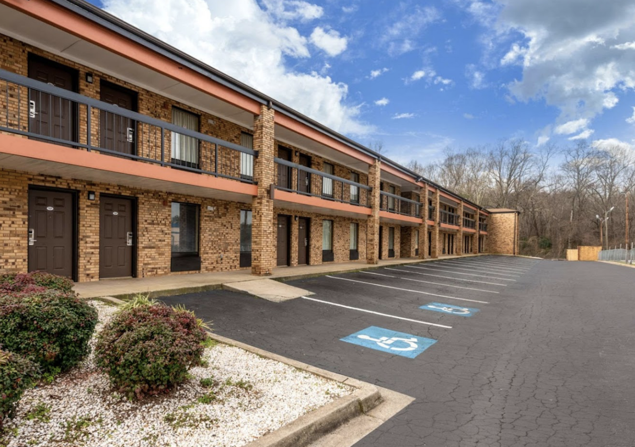 Southern Inn and Suites — photo 1