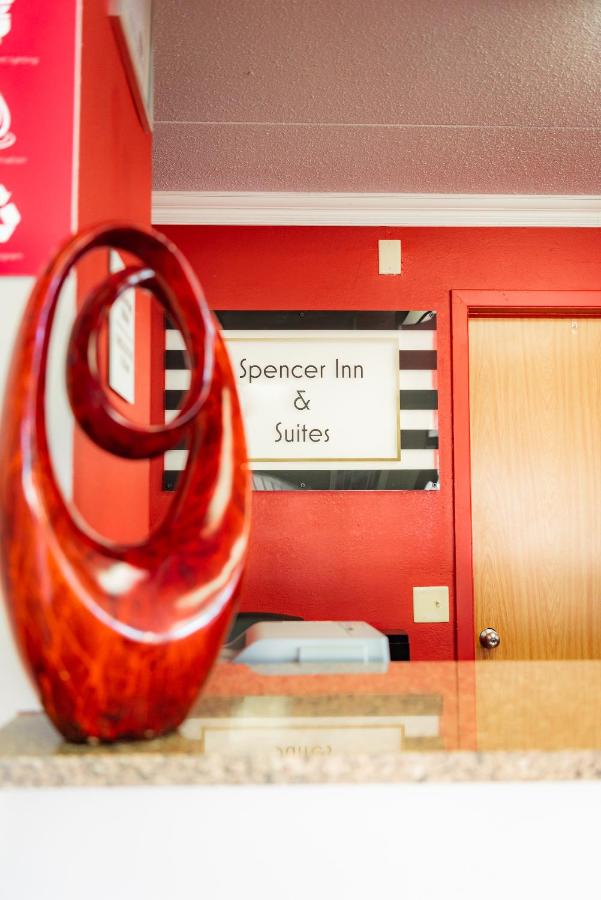 Spencer Inn & Suites — photo 1