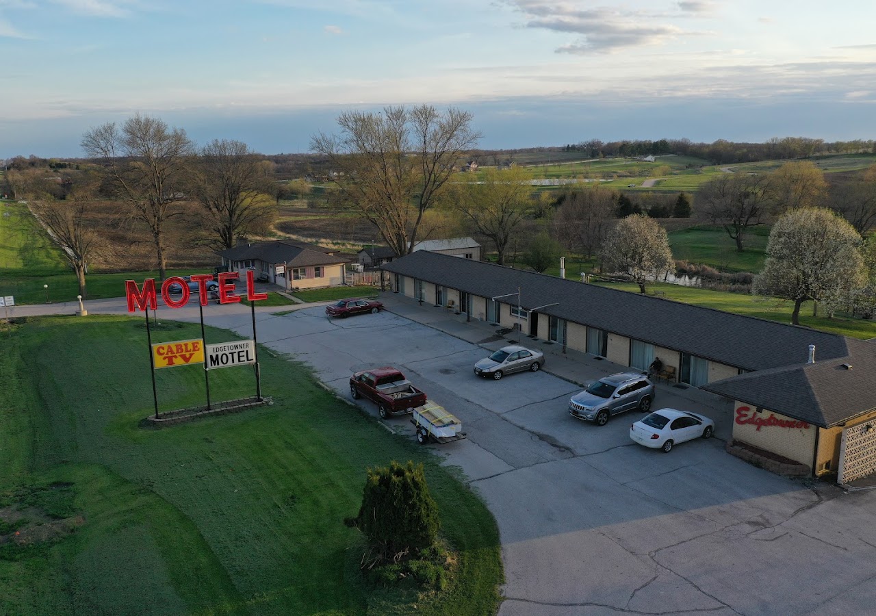 Edgetowner Motel — photo 1