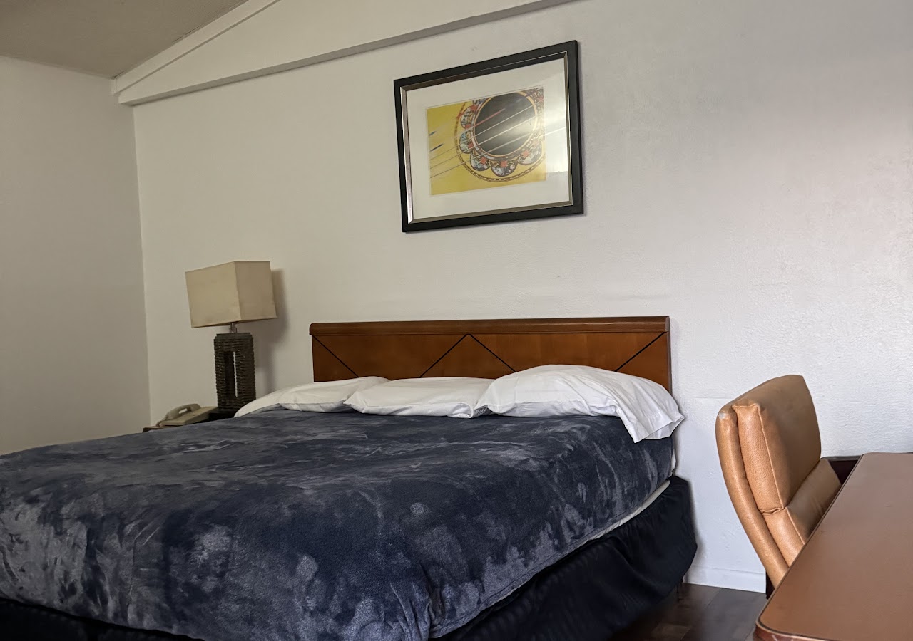 Cactus Inn & Suites — photo 2