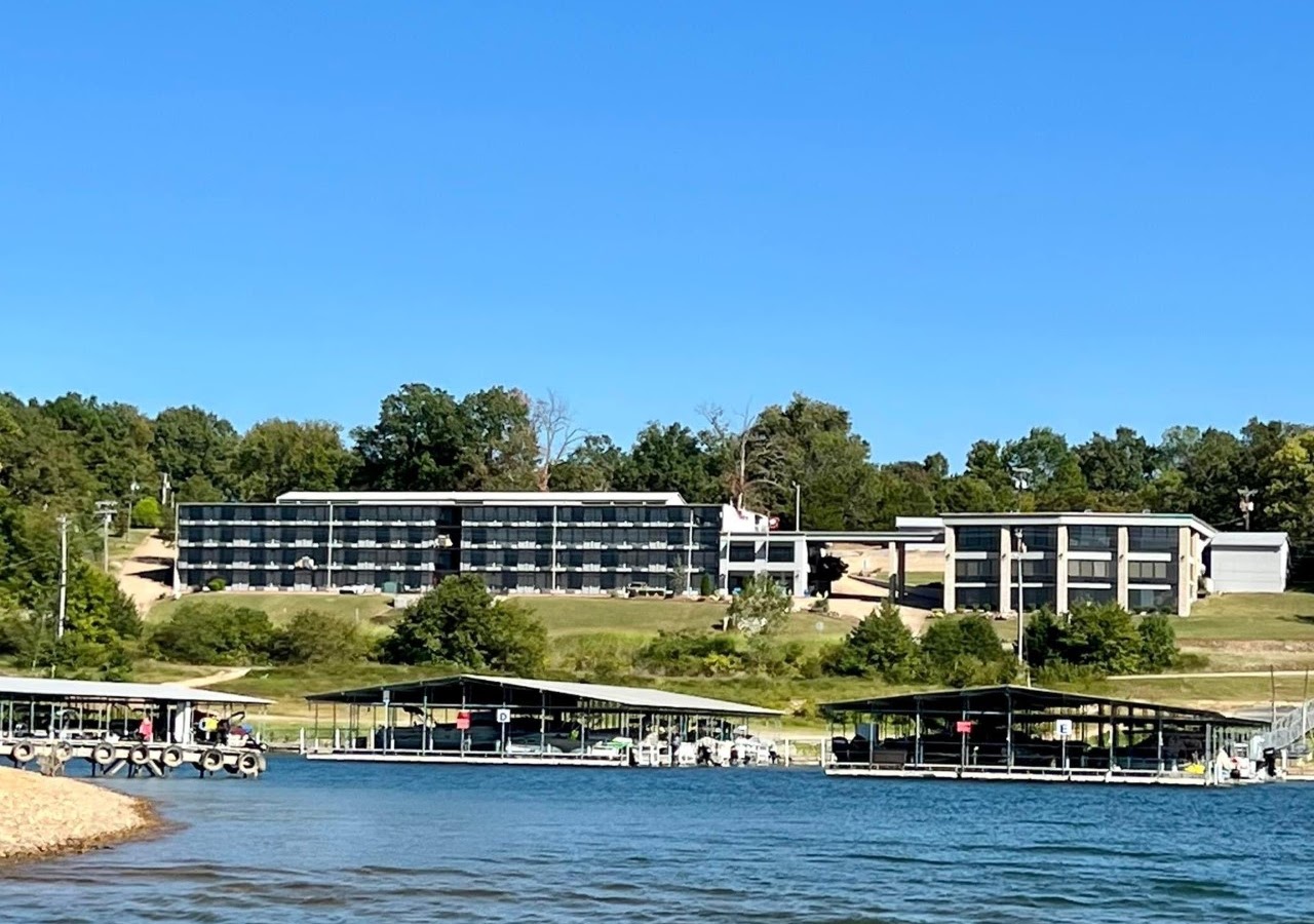 Norfork Lake Ozark Mountain Lodge — photo 1