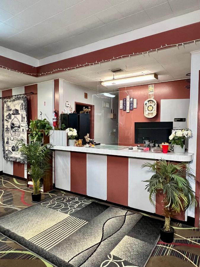 Village Inn Salina — photo 1