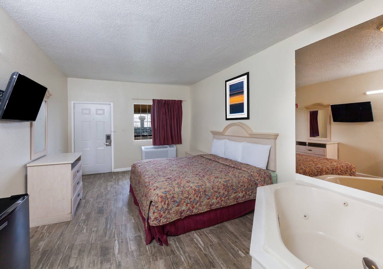 Garland Inn & Suites — photo 3