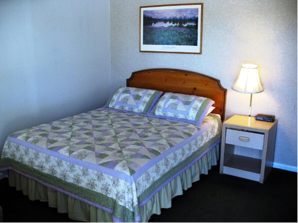 Golden West Motel — photo 1