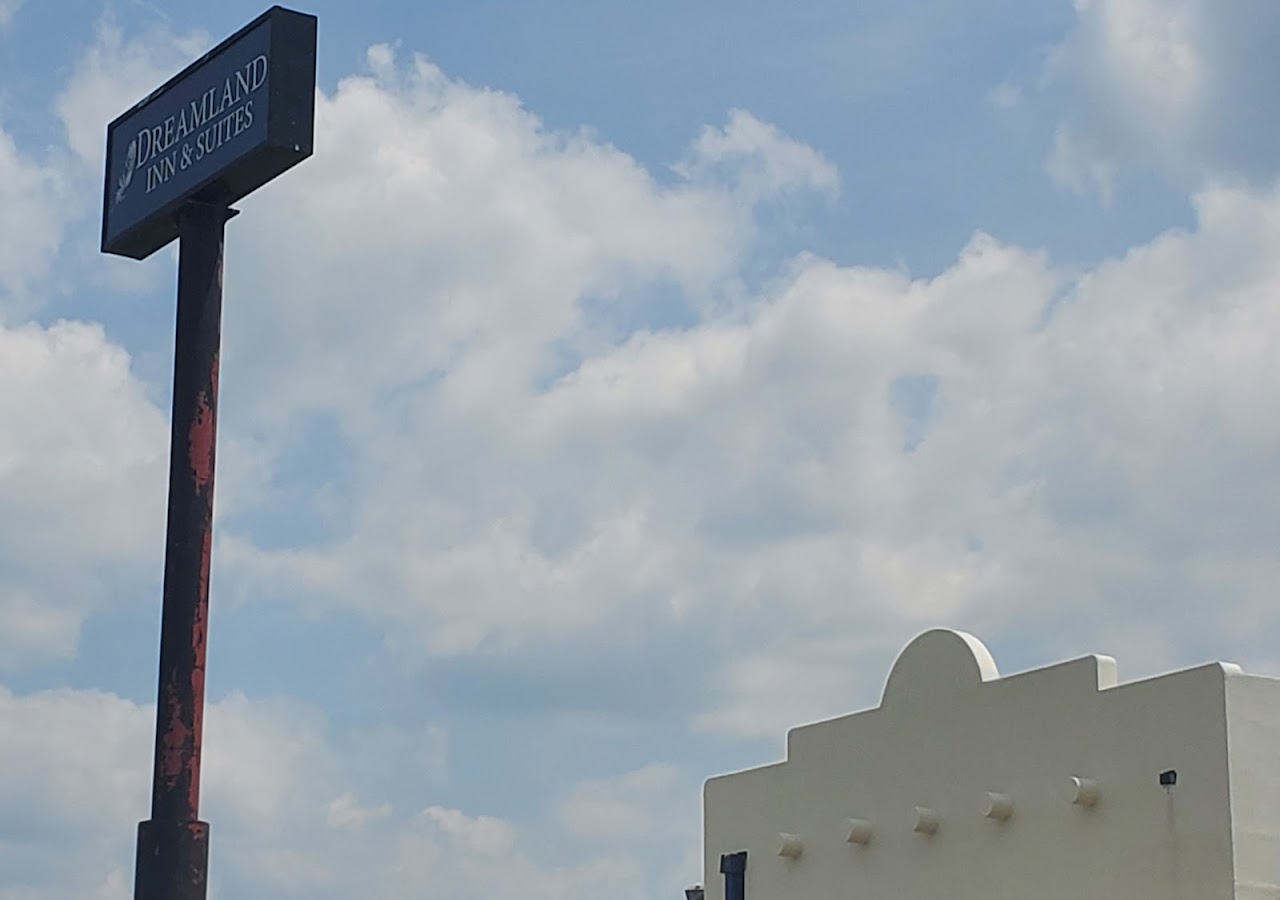 Dreamland Inn & Suites — photo 3