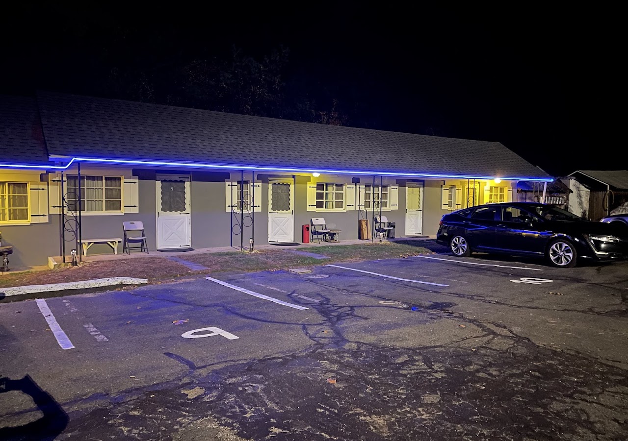 Hillside Motel — photo 1