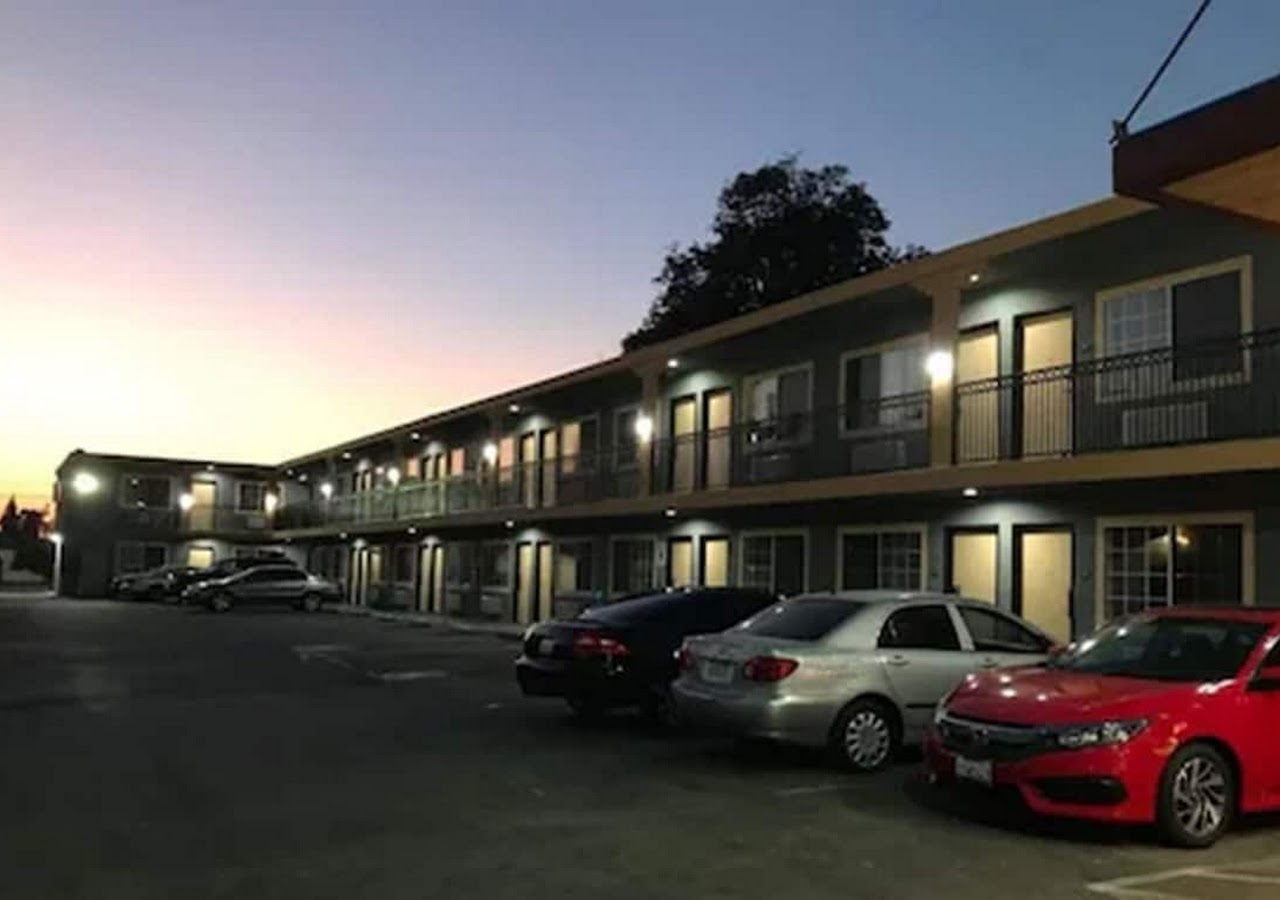 The Atlas Inn & Suites LAX — photo 1