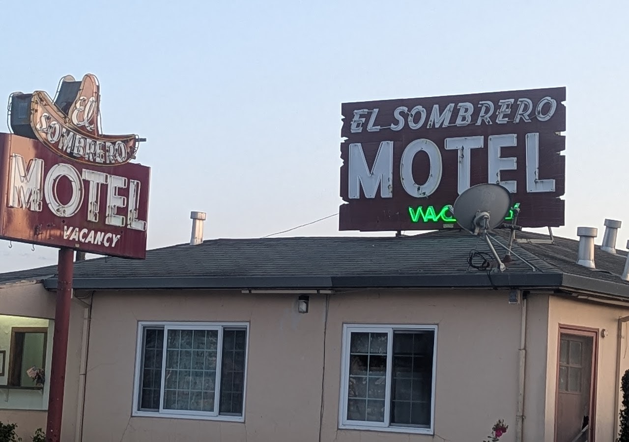 El Sombrero Motel — photo 1