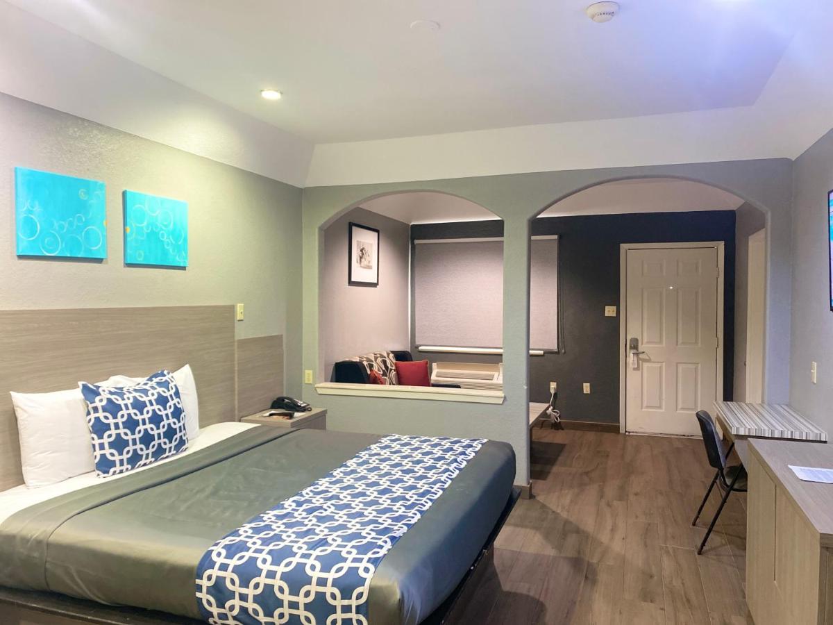 Island Suites Hobby Airport — photo 1
