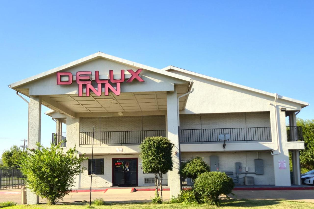 Deluxe Inn — photo 1
