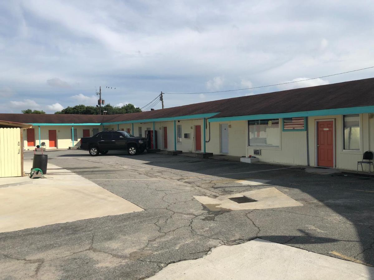 Budget Inn — photo 1