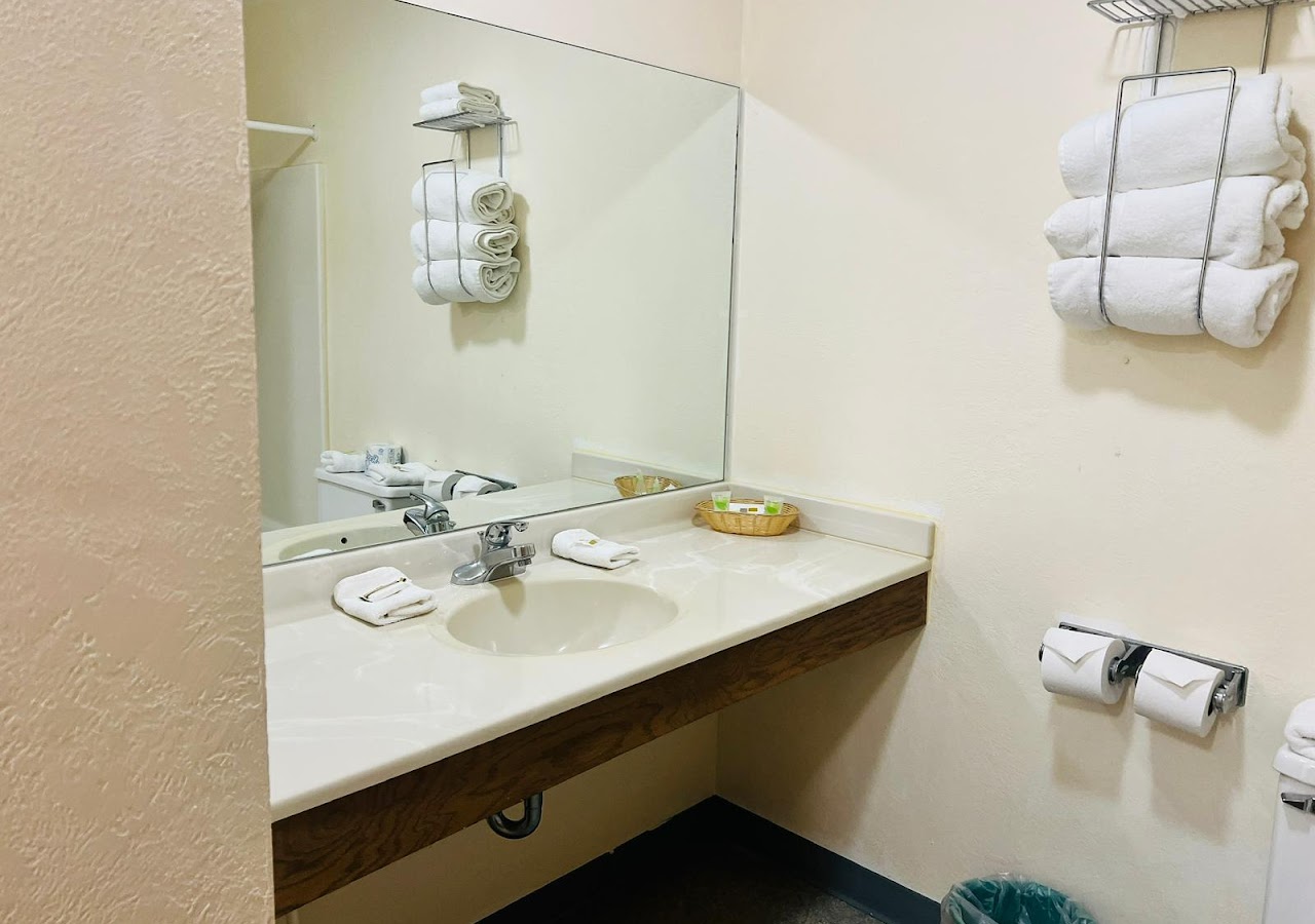 Villa Inn Motel Near Hwy 12 WI Capital O — photo 3