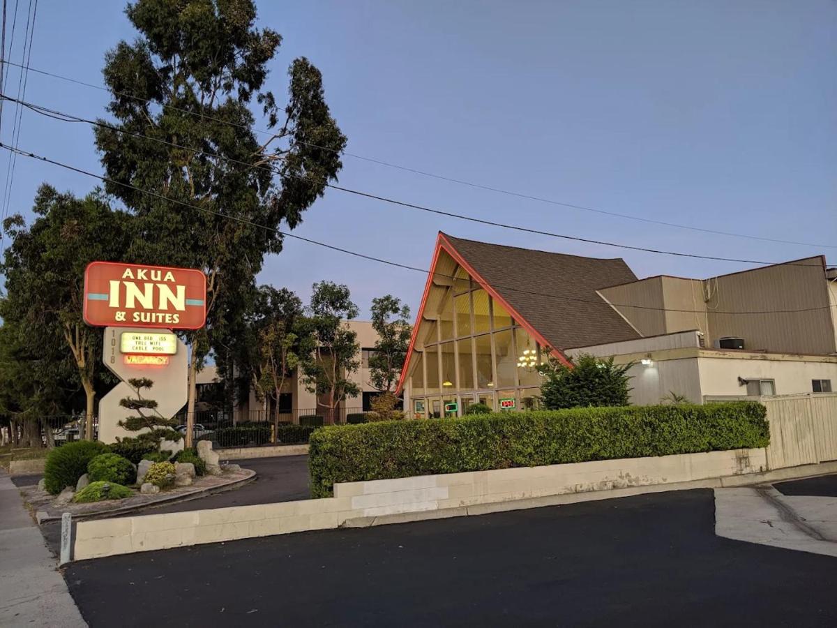Akua Inn & Suites — photo 1