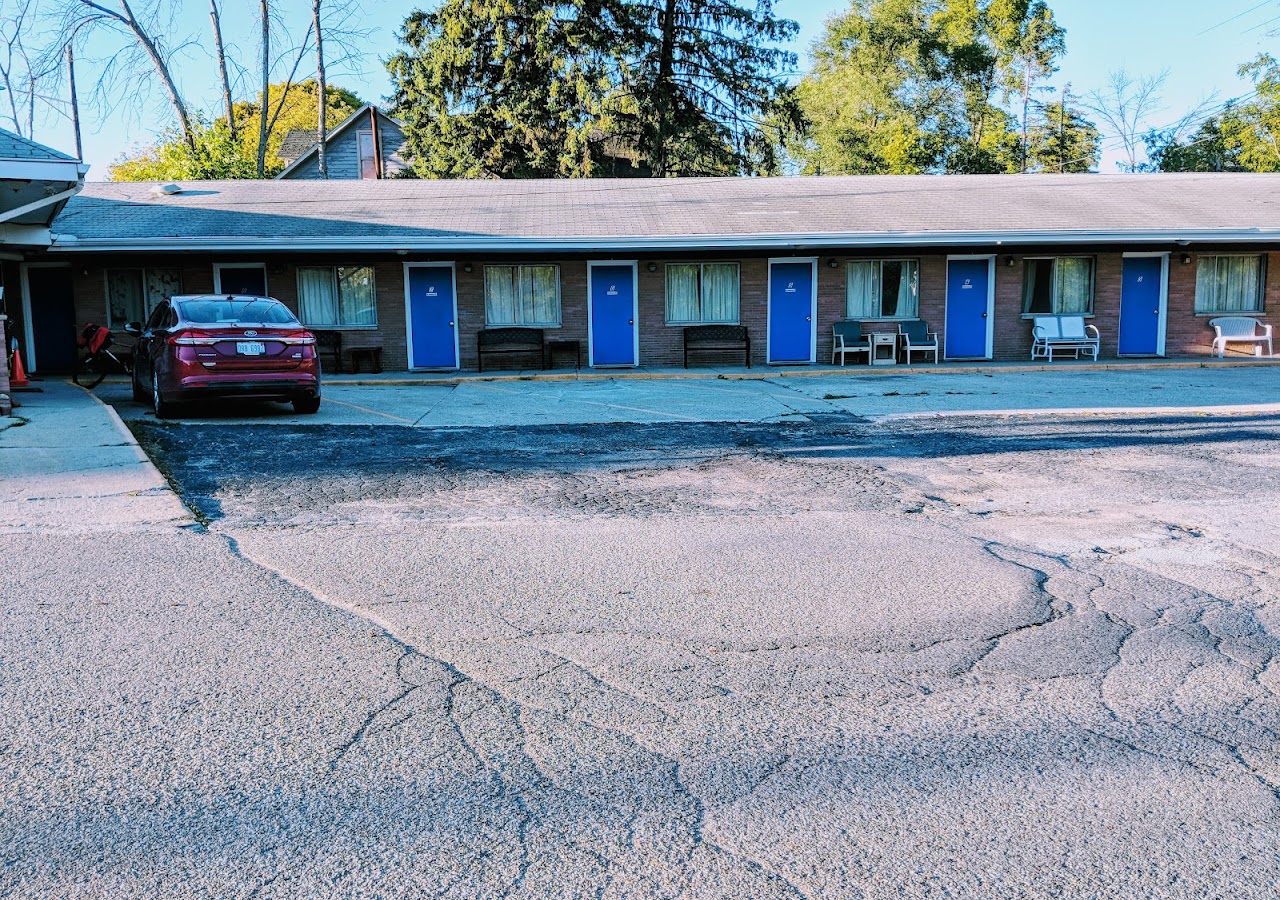TOWNINNMOTEL — photo 1