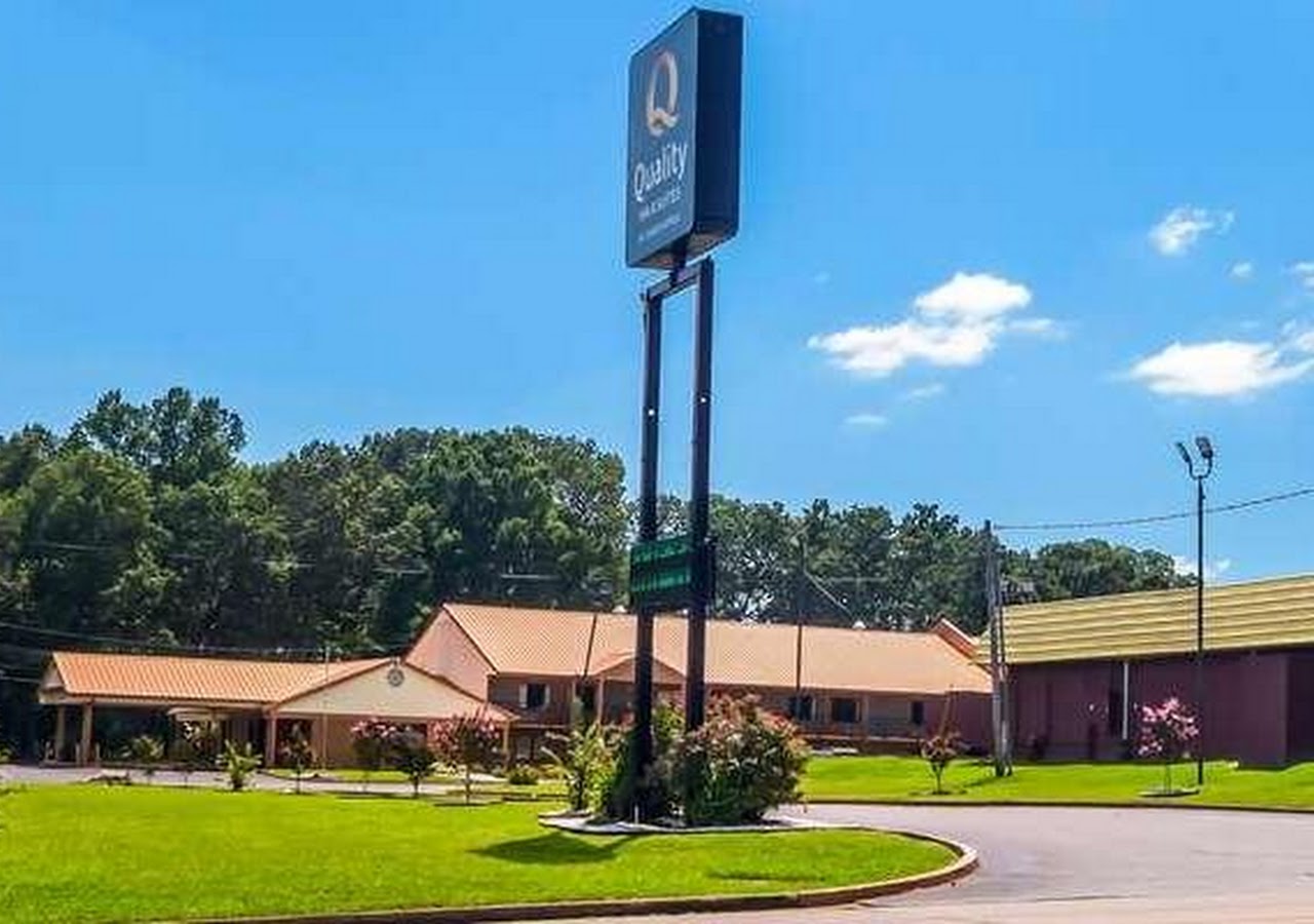 Corinth Inn & Suites — photo 1