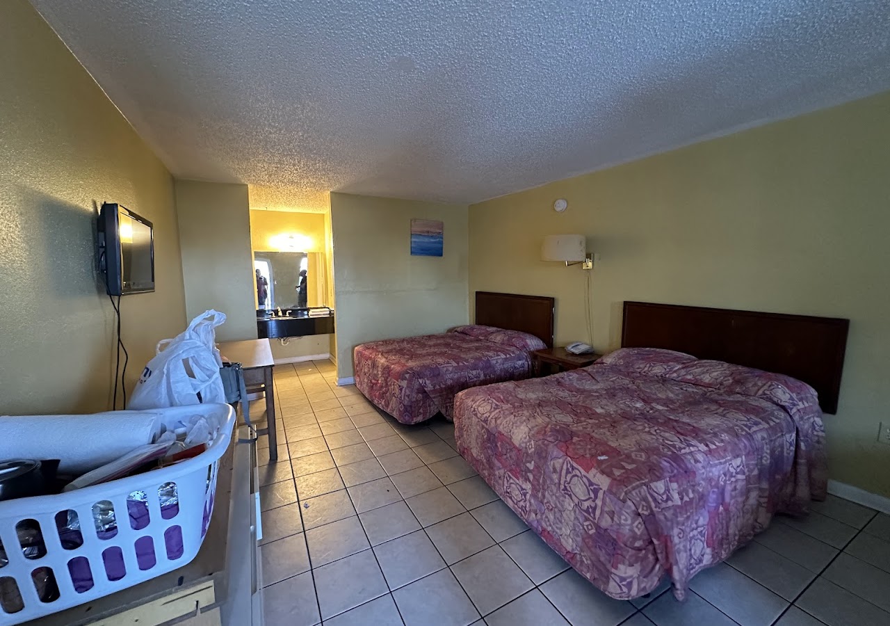 Evergreen Plaza Inn — photo 2