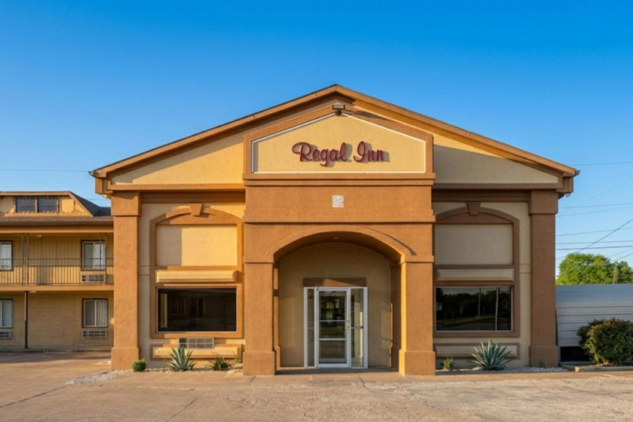Regal Inn — photo 1