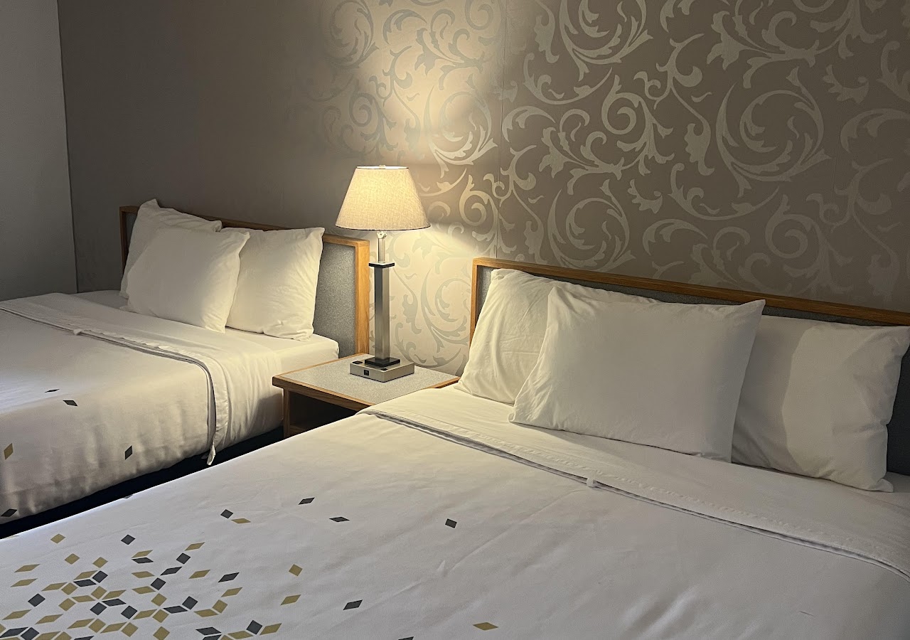 Cedarwood Inn Hotel — photo 1