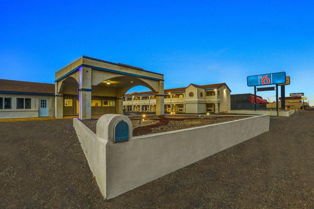 Motel 7 — photo 1
