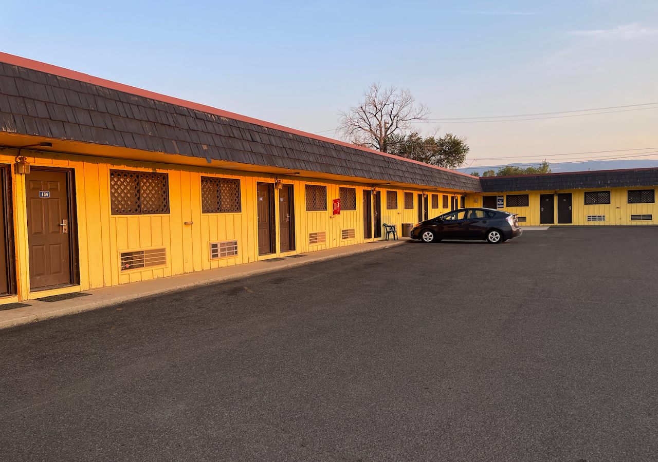Sage and Sand Motel — photo 1