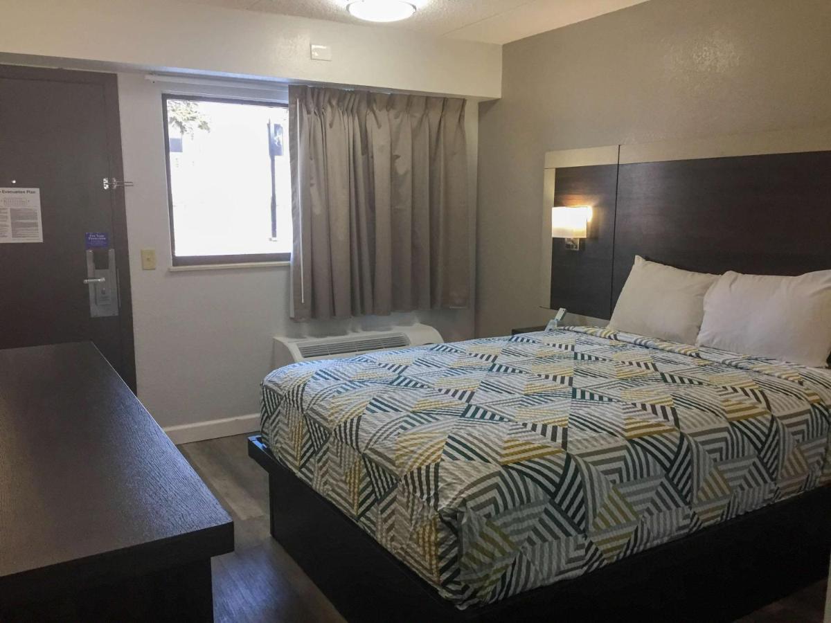 Motel 6-Burnsville, MN — photo 1