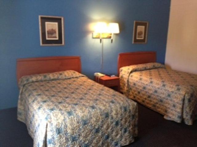 Budget Inn — photo 1