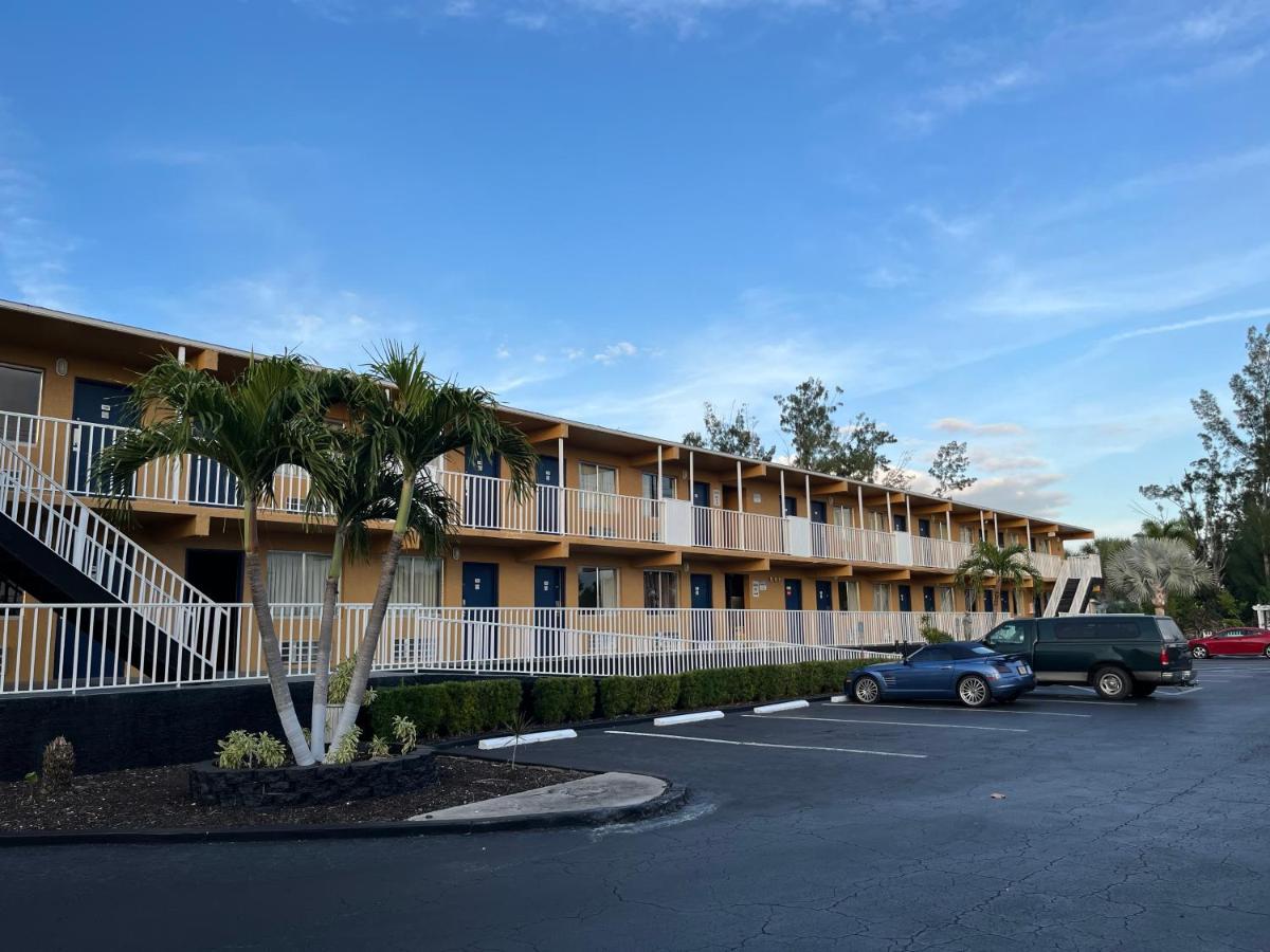 Budget Inn — photo 1