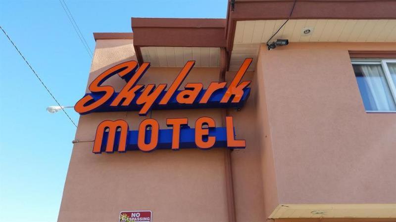 Esquire Motel — photo 1