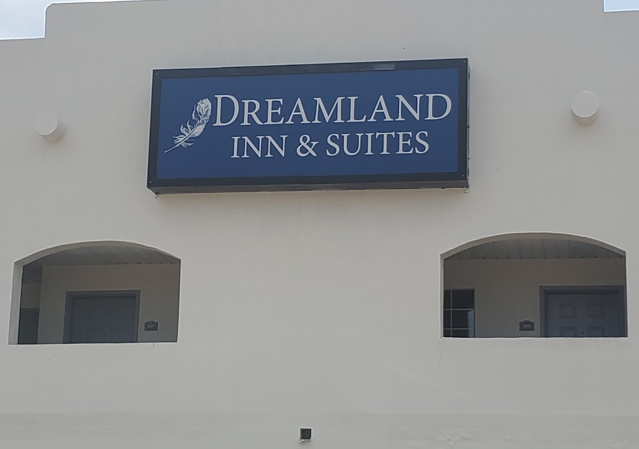 Dreamland Inn & Suites — photo 2