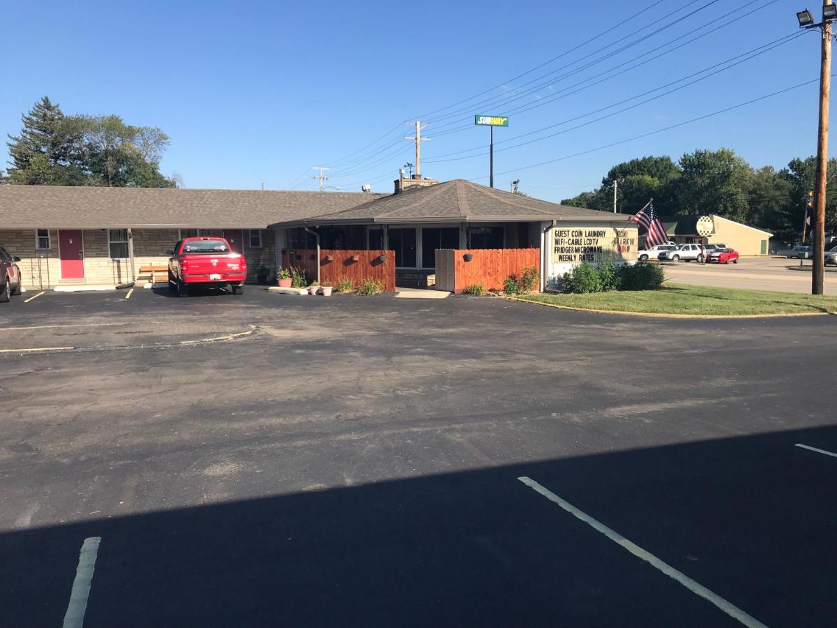 Cooper Motel Tuscola — photo 1